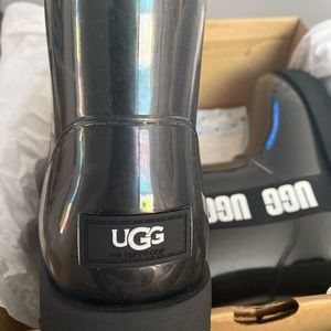 COPY - UGG w/ classic clear mini